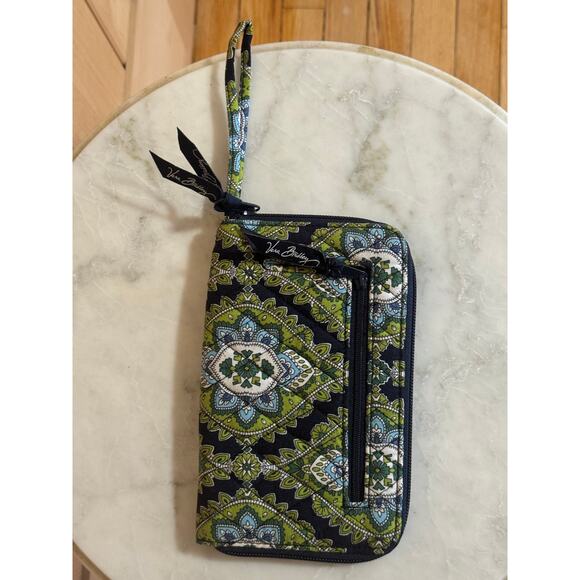 Vera Bradley | Cambridge Pattern Quilted Wristlet Wallet - Picture 4 of 9